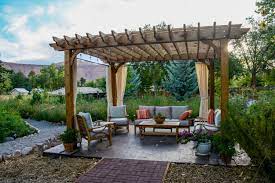 How to Choose the Right Pergola Builder