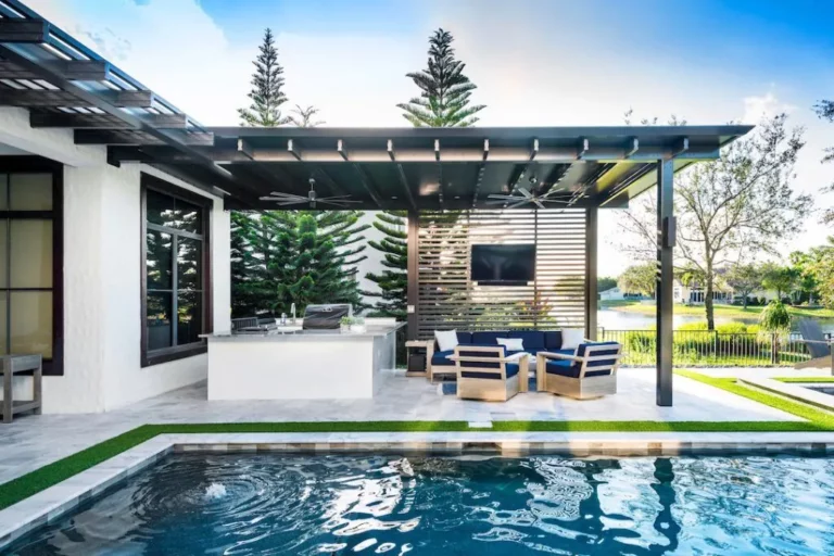 From Poolside to Patio: Pergolas that Extend Your Tampa Living Space